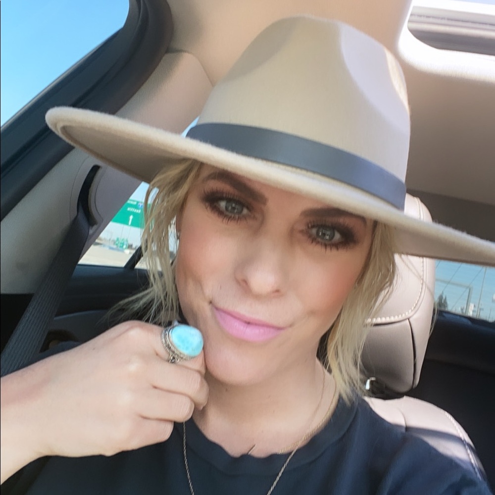 Meet your Posher, Kim